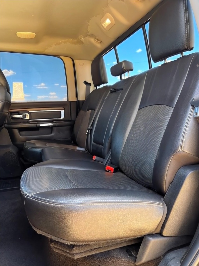 Ram 2500 Vehicle Full-screen Gallery Image 18