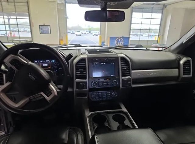 Ford Super Duty F-350 DRW Vehicle Full-screen Gallery Image 07