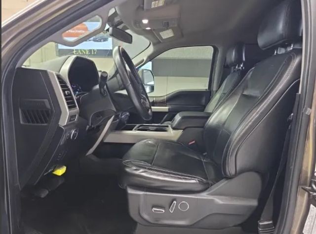 Ford Super Duty F-350 DRW Vehicle Full-screen Gallery Image 09