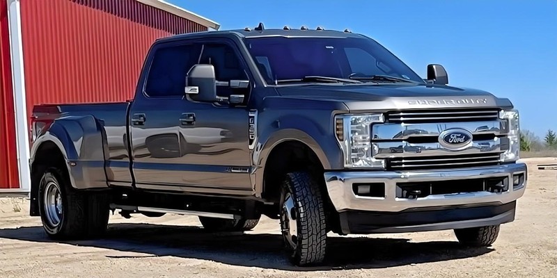 Ford Super Duty F-350 DRW Vehicle Full-screen Gallery Image 02