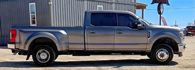 Ford Super Duty F-350 DRW Vehicle Full-screen Gallery Image 03