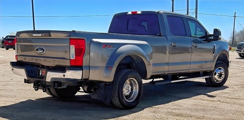 Ford Super Duty F-350 DRW Vehicle Full-screen Gallery Image 05