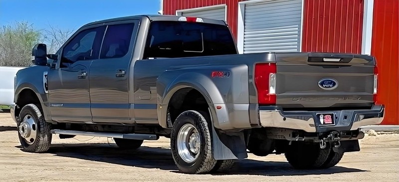 Ford Super Duty F-350 DRW Vehicle Full-screen Gallery Image 06