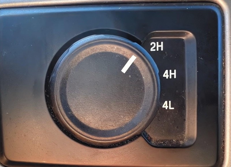 Ford Super Duty F-350 DRW Vehicle Full-screen Gallery Image 12