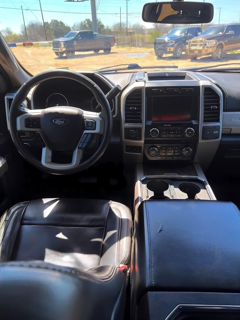 Ford Super Duty F-350 DRW Vehicle Full-screen Gallery Image 13