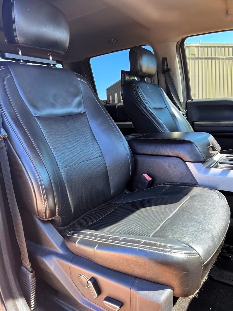 Ford Super Duty F-350 DRW Vehicle Full-screen Gallery Image 15