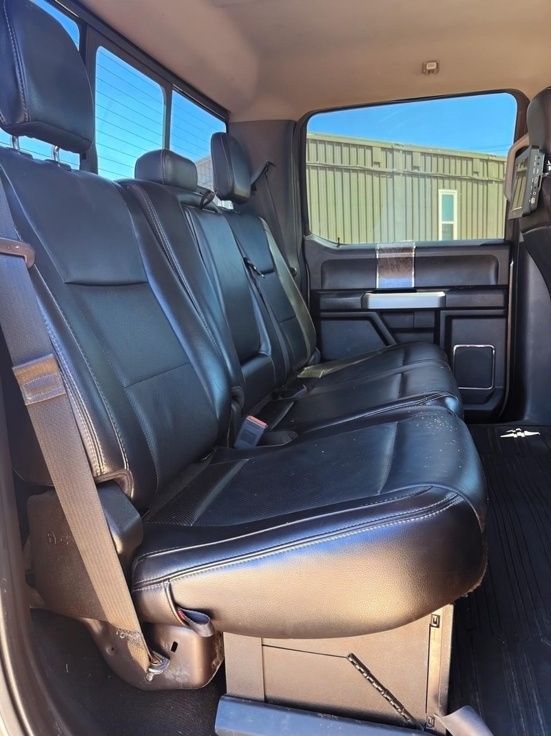 Ford Super Duty F-350 DRW Vehicle Full-screen Gallery Image 16