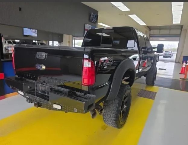 Ford Super Duty F-250 SRW Vehicle Full-screen Gallery Image 03