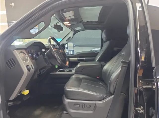 Ford Super Duty F-250 SRW Vehicle Full-screen Gallery Image 08