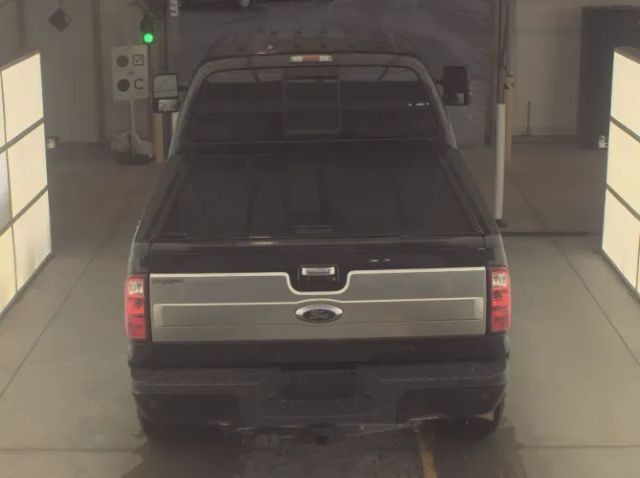 Ford Super Duty F-250 SRW Vehicle Full-screen Gallery Image 06