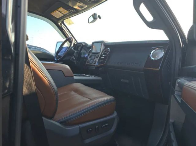 Ford Super Duty F-250 SRW Vehicle Full-screen Gallery Image 08