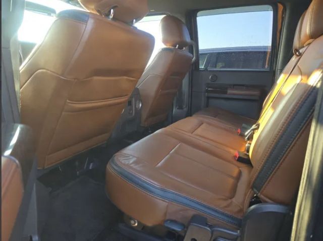 Ford Super Duty F-250 SRW Vehicle Full-screen Gallery Image 09