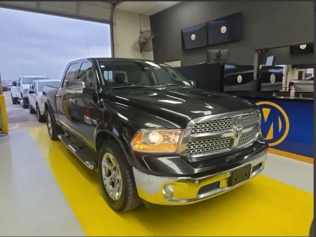Ram 1500 Crew Vehicle Full-screen Gallery Image 02