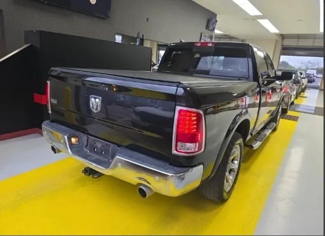 Ram 1500 Crew Vehicle Full-screen Gallery Image 03