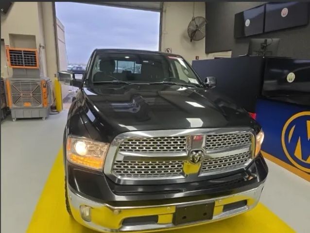 Ram 1500 Crew Vehicle Full-screen Gallery Image 05