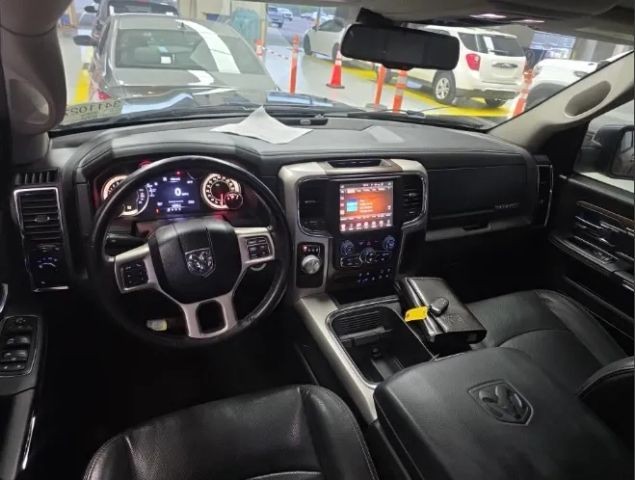 Ram 1500 Crew Vehicle Full-screen Gallery Image 07