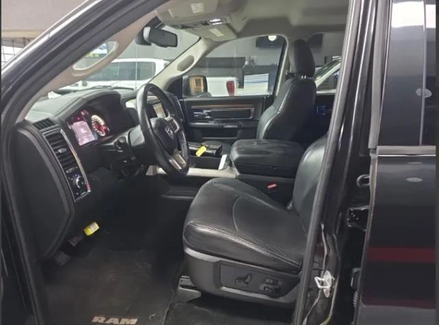 Ram 1500 Crew Vehicle Full-screen Gallery Image 08