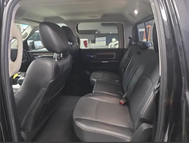 Ram 1500 Crew Vehicle Full-screen Gallery Image 09