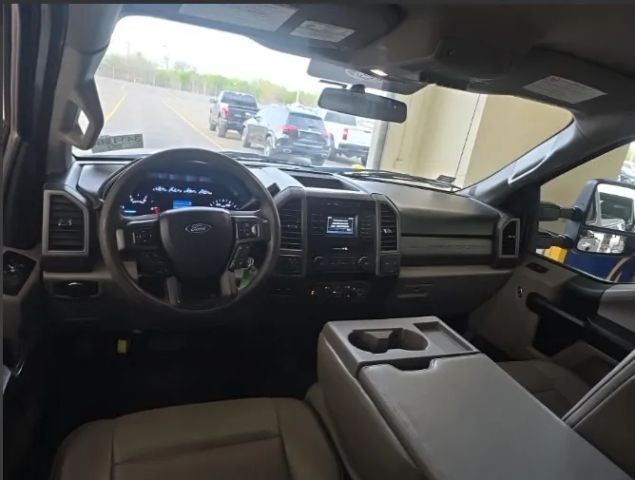 Ford Super Duty F-350 DRW Vehicle Full-screen Gallery Image 07