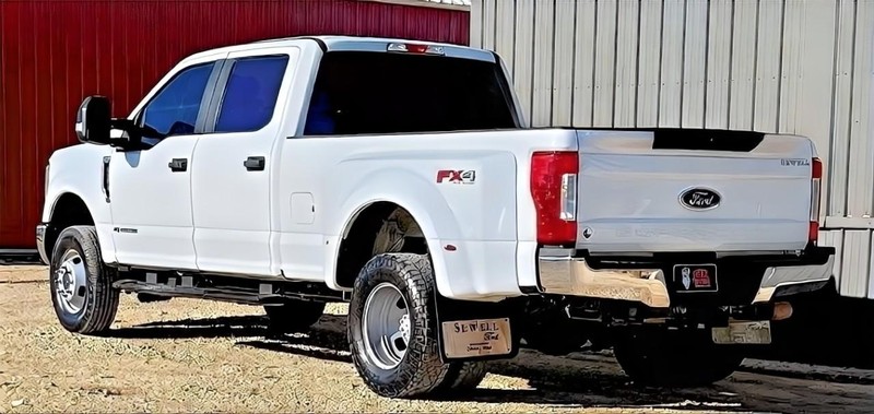 Ford Super Duty F-350 DRW Vehicle Full-screen Gallery Image 06