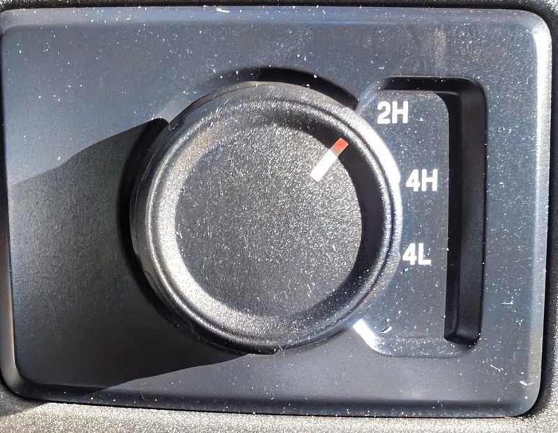 Ford Super Duty F-350 DRW Vehicle Full-screen Gallery Image 12