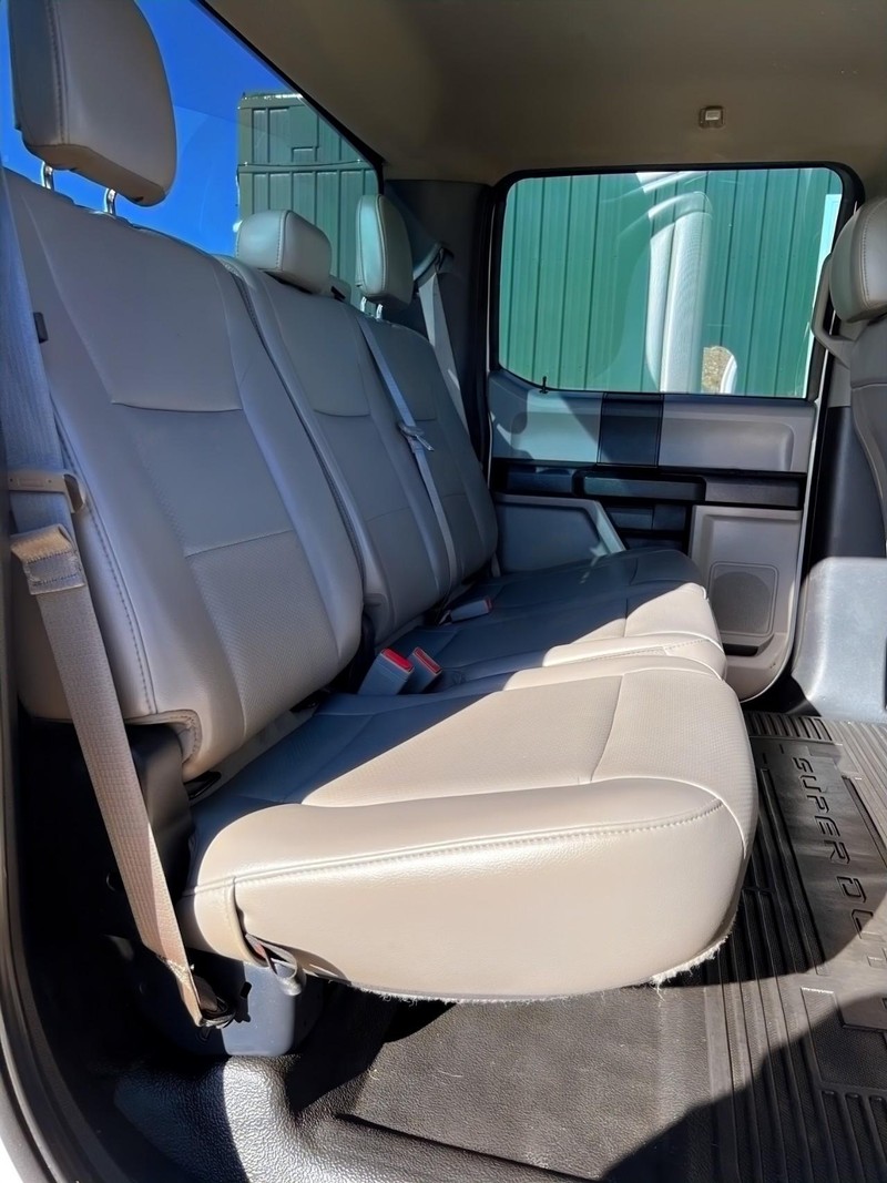 Ford Super Duty F-350 DRW Vehicle Full-screen Gallery Image 16