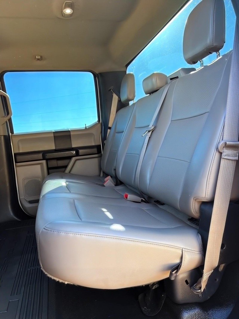 Ford Super Duty F-350 DRW Vehicle Full-screen Gallery Image 17