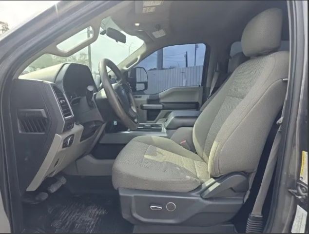 Ford Super Duty F-250 SRW Vehicle Full-screen Gallery Image 08