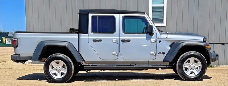 Jeep Gladiator Vehicle Full-screen Gallery Image 03