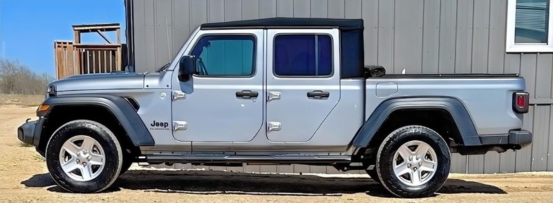 Jeep Gladiator Vehicle Full-screen Gallery Image 04