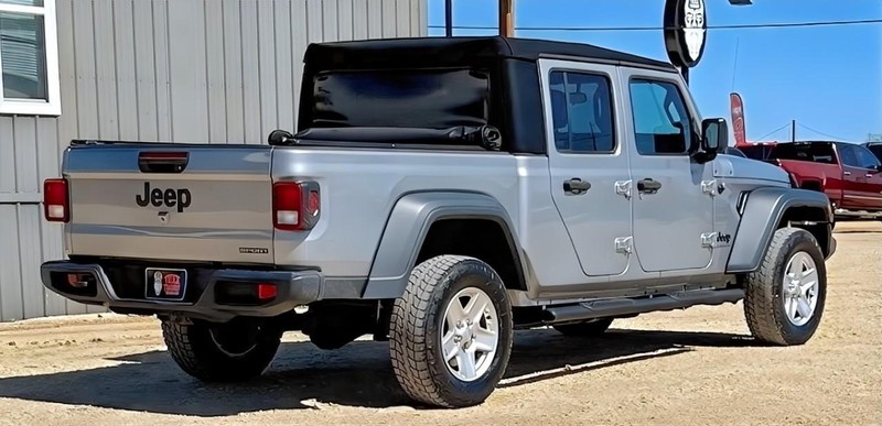 Jeep Gladiator Vehicle Full-screen Gallery Image 05