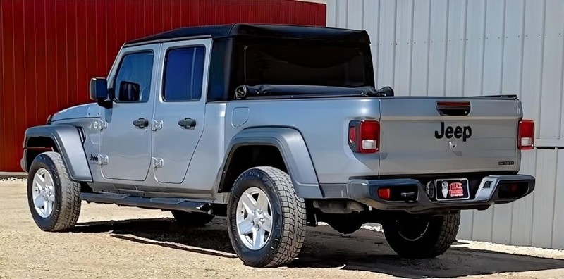Jeep Gladiator Vehicle Full-screen Gallery Image 06