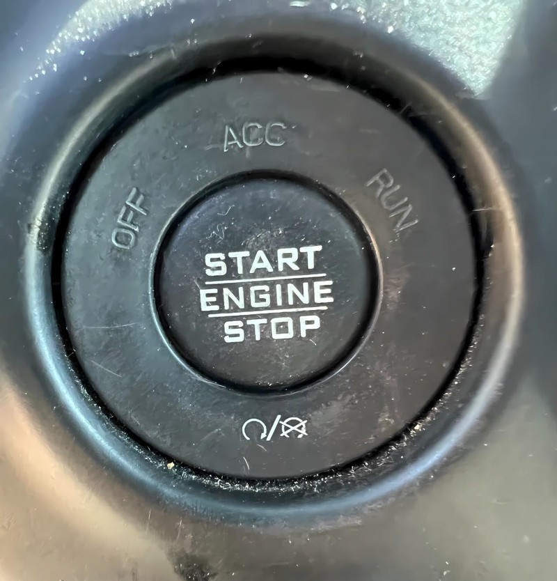 Jeep Gladiator Vehicle Full-screen Gallery Image 12