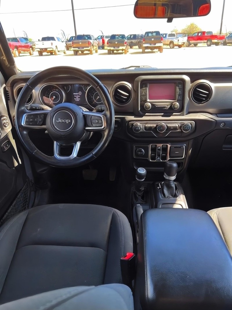 Jeep Gladiator Vehicle Full-screen Gallery Image 14