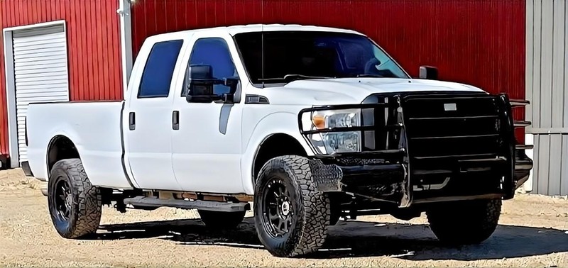Ford Super Duty F-250 SRW Vehicle Full-screen Gallery Image 02