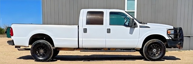 Ford Super Duty F-250 SRW Vehicle Full-screen Gallery Image 03