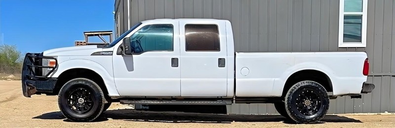 Ford Super Duty F-250 SRW Vehicle Full-screen Gallery Image 04