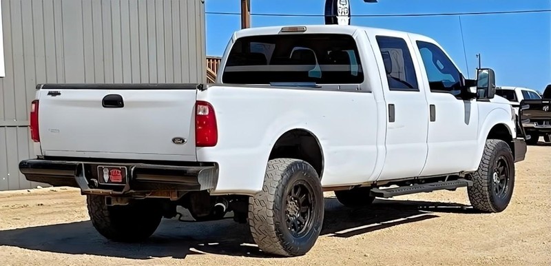 Ford Super Duty F-250 SRW Vehicle Full-screen Gallery Image 05