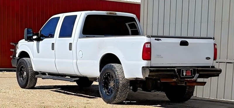 Ford Super Duty F-250 SRW Vehicle Full-screen Gallery Image 06