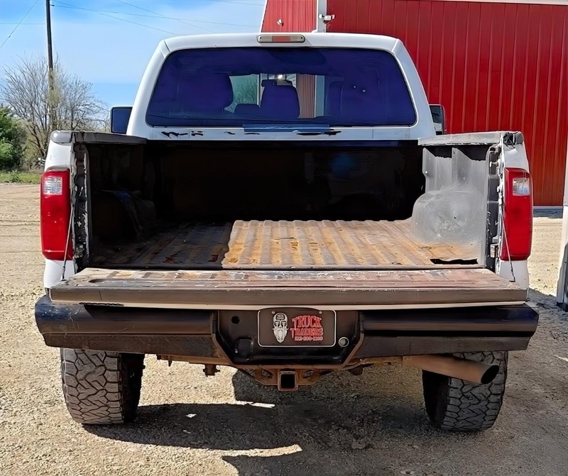 Ford Super Duty F-250 SRW Vehicle Full-screen Gallery Image 09