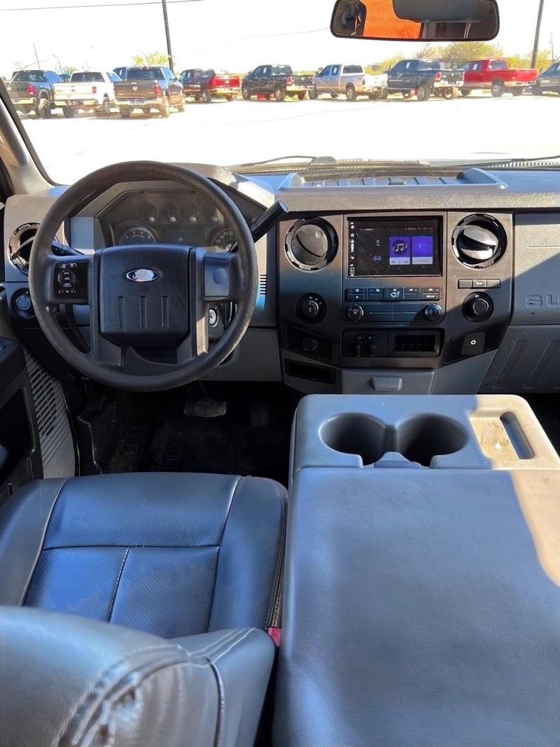 Ford Super Duty F-250 SRW Vehicle Full-screen Gallery Image 12