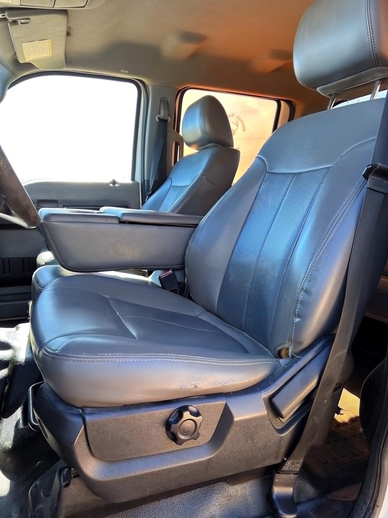 Ford Super Duty F-250 SRW Vehicle Full-screen Gallery Image 13