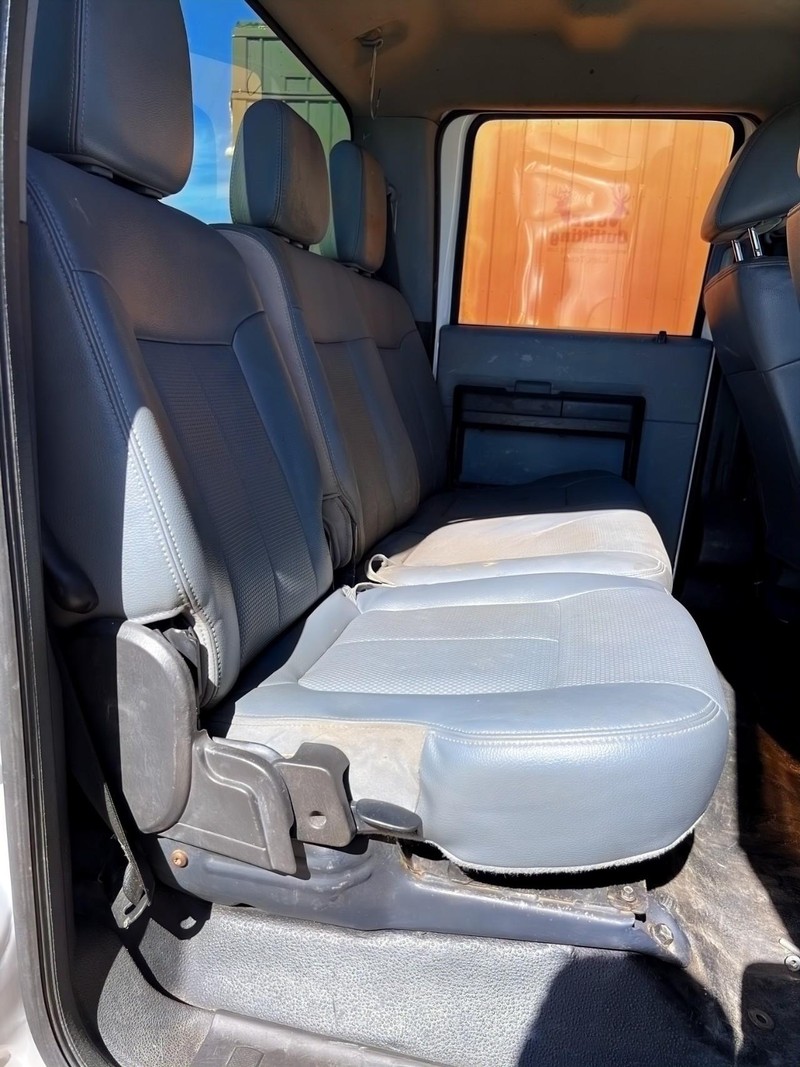 Ford Super Duty F-250 SRW Vehicle Full-screen Gallery Image 15