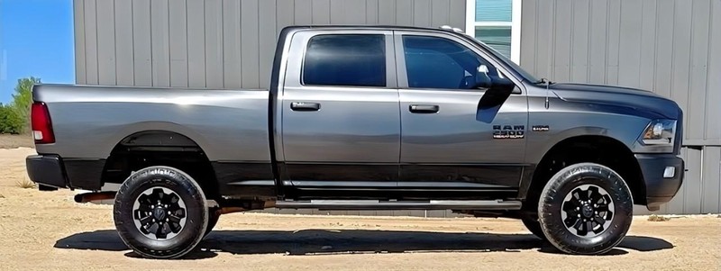 Ram 2500 Vehicle Full-screen Gallery Image 03