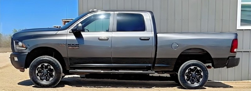 Ram 2500 Vehicle Full-screen Gallery Image 04