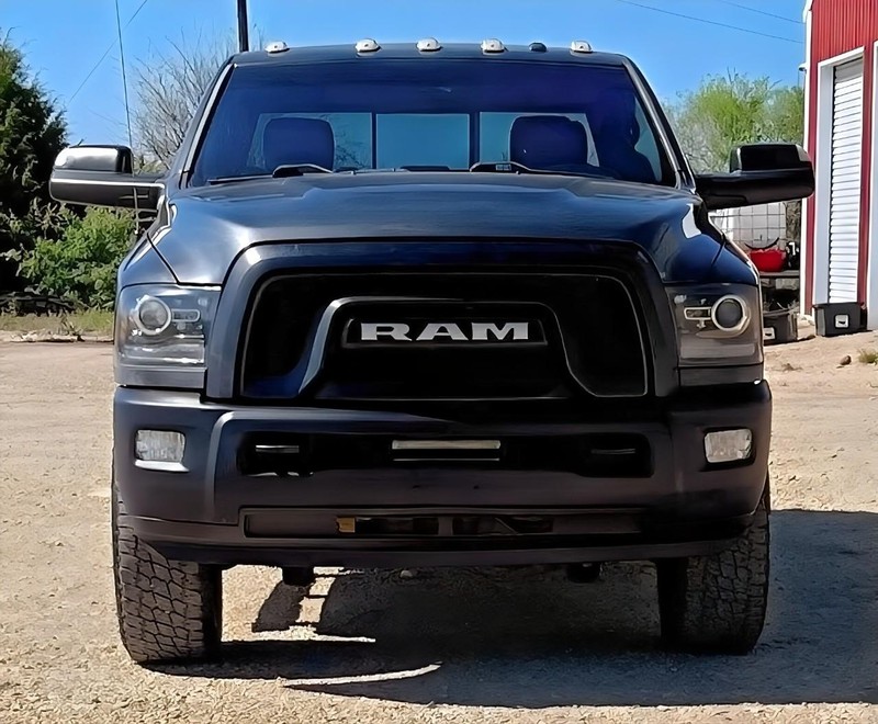 Ram 2500 Vehicle Full-screen Gallery Image 07