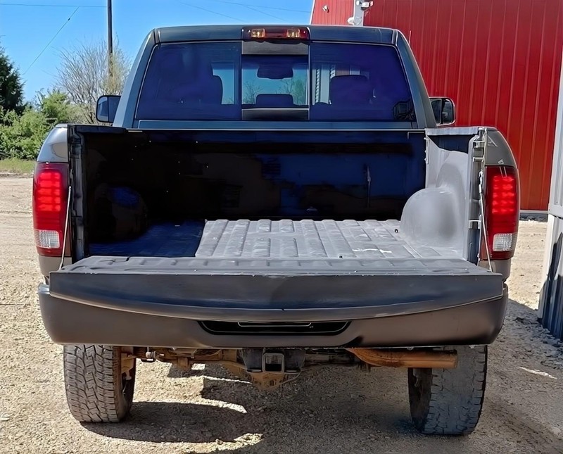 Ram 2500 Vehicle Full-screen Gallery Image 09