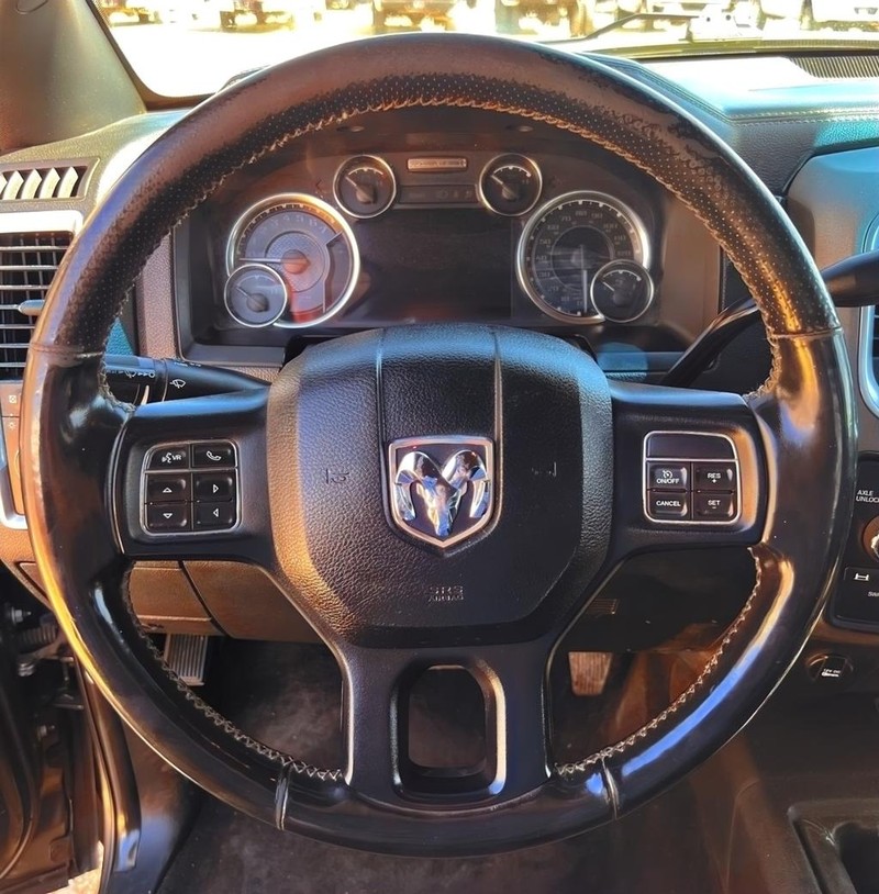 Ram 2500 Vehicle Full-screen Gallery Image 10