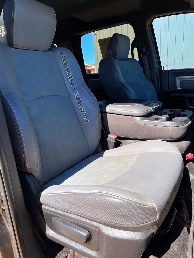 Ram 2500 Vehicle Full-screen Gallery Image 16