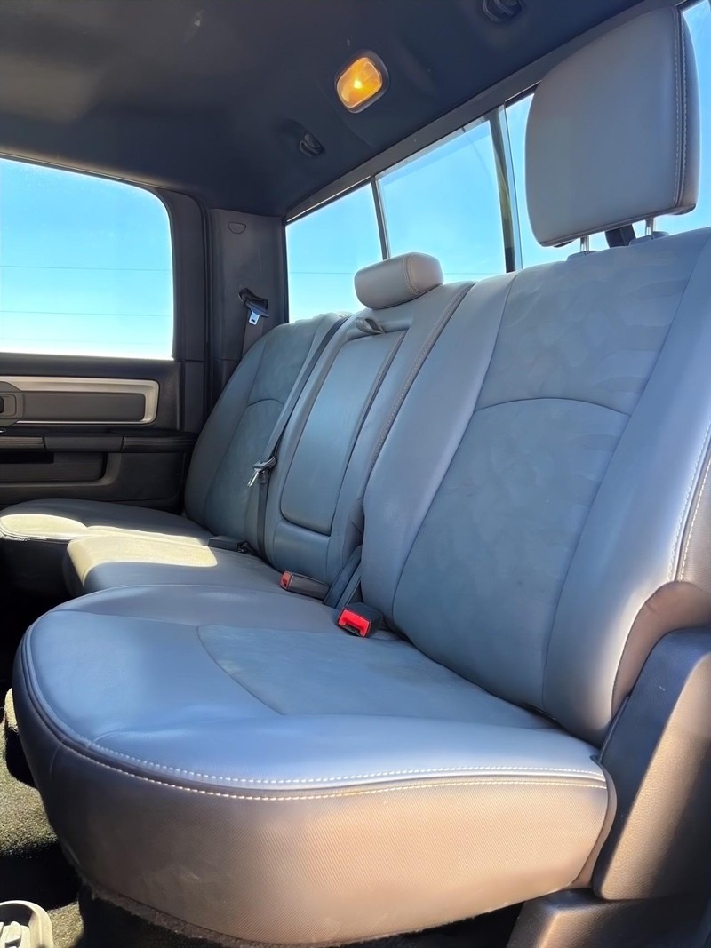 Ram 2500 Vehicle Full-screen Gallery Image 18